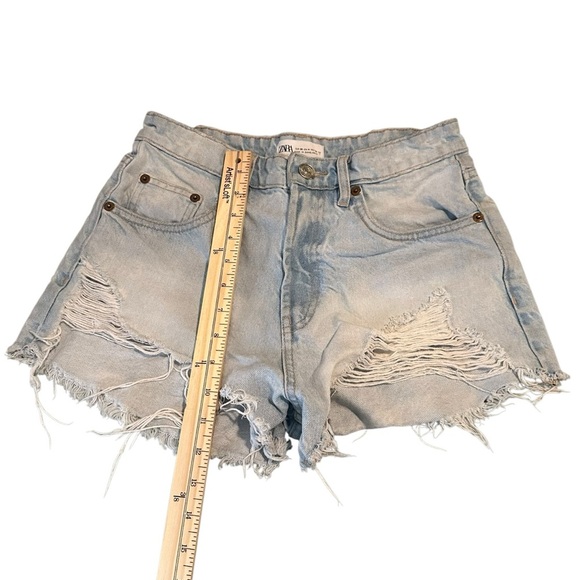 Zara high waisted, distressed denim shorts size 4 - Picture 1 of 4